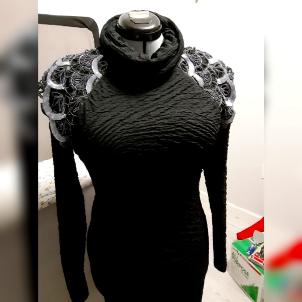Vintage black dress. Art deco style. Long to med-length dress, with long sleeves